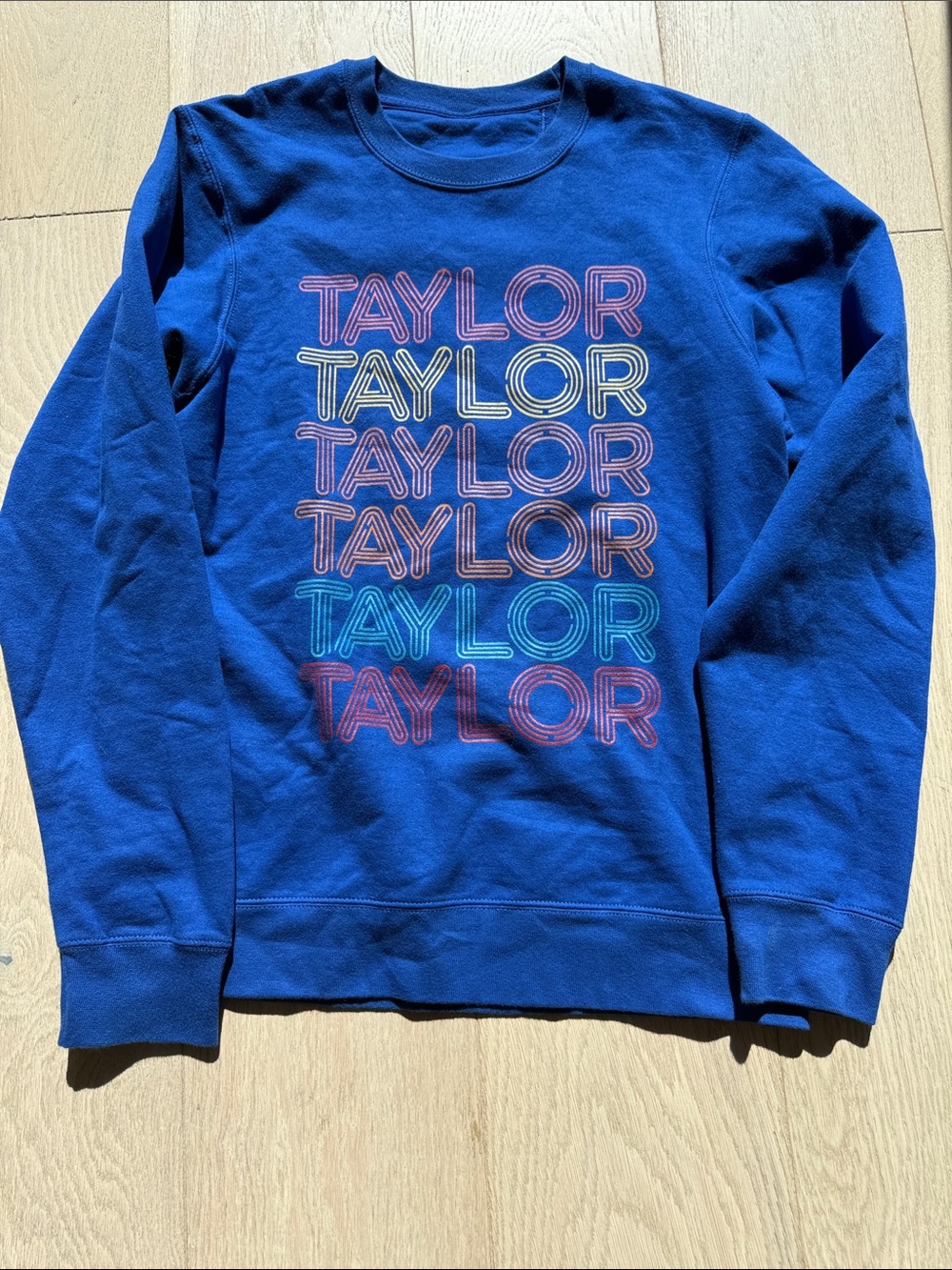 Like new blue Sweatshirt with Multicolor 'TAYLOR' swift size XS/S